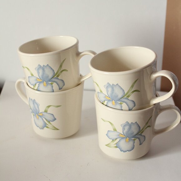 ❄️5/$25🎄Corelle Iris By Corning Lot of 4 Flat Cups - Picture 1 of 2